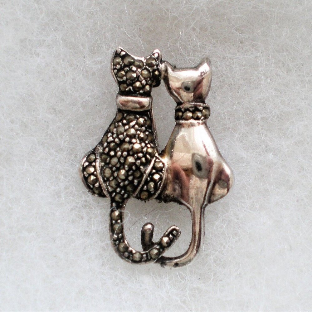 Vintage Sterling Silver 925 Marcasite Cat Cats Kitten Friends Couple Brooch Pin